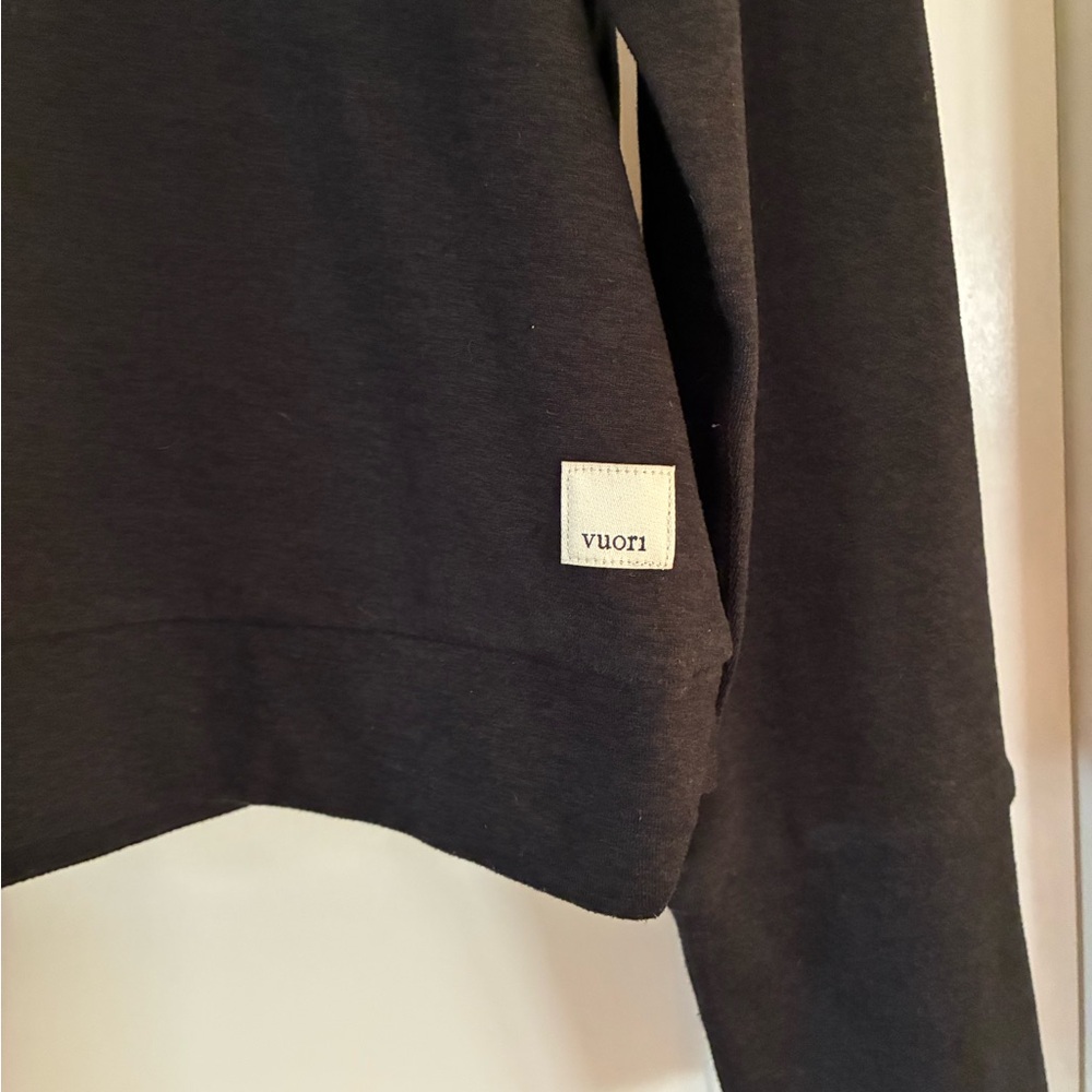 Vuori Women's Halo Essential Hoodie.  Black Heather. size Small. - Picture 3 of 5